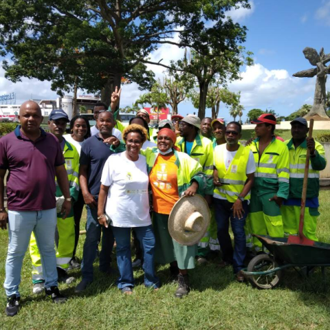 School staff, elected officials, the environmental department and the Municipality of Le Lamentin's technical services after a tree planting activity