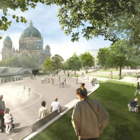 Free access to the waterfront and water fountains for cooling